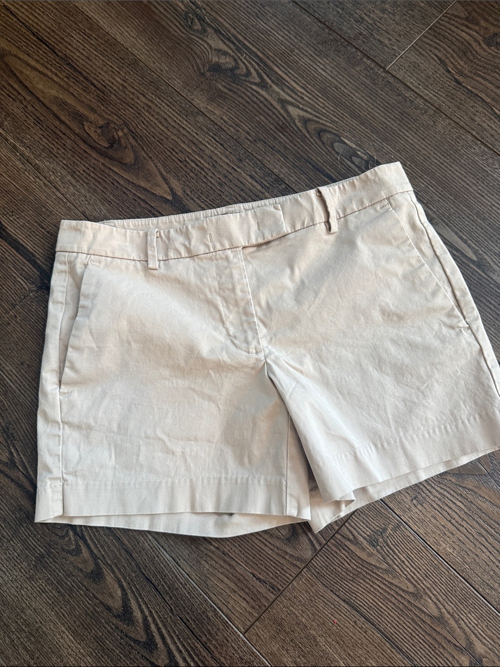 Ann Taylor The City Short Devin Fit Mid Rise in Soft Khaki 2 - Picture 3 of 6
